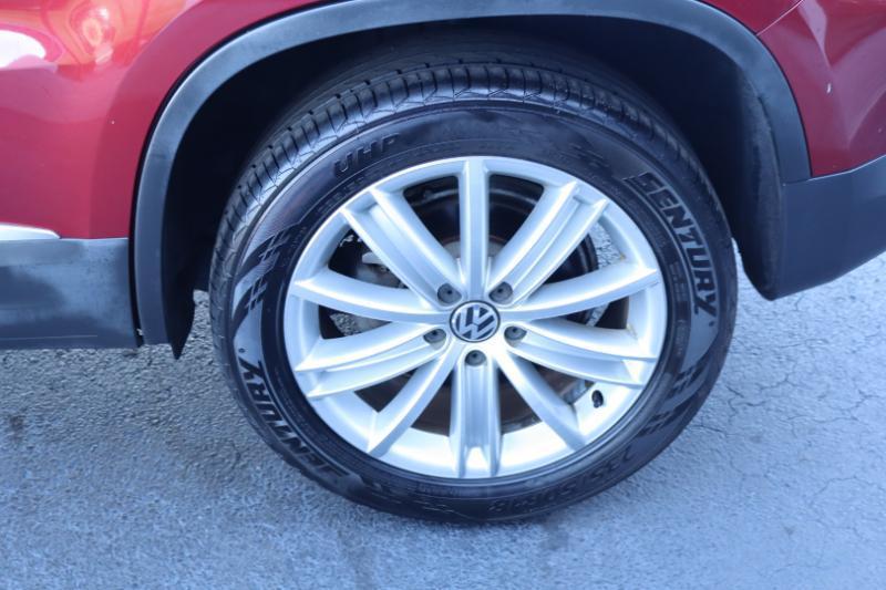 Volkswagen Tiguan S 2012