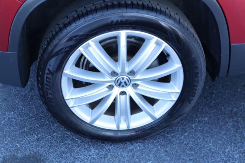 Volkswagen Tiguan S 2012