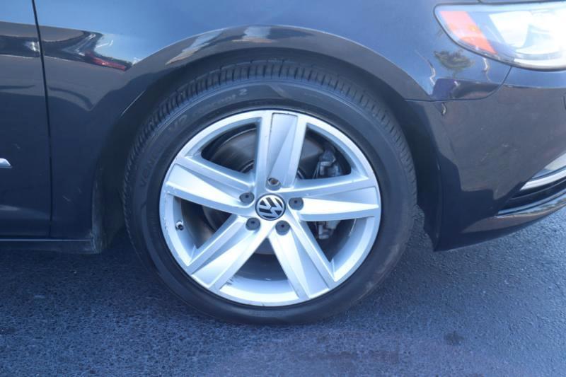 Volkswagen CC Sport w/Lighting Package 2013