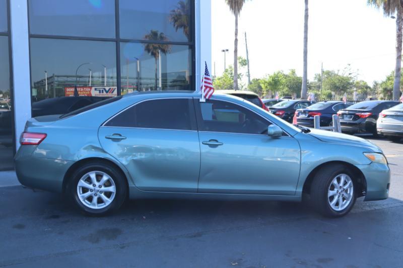 Toyota Camry Base 6-Spd AT 2011