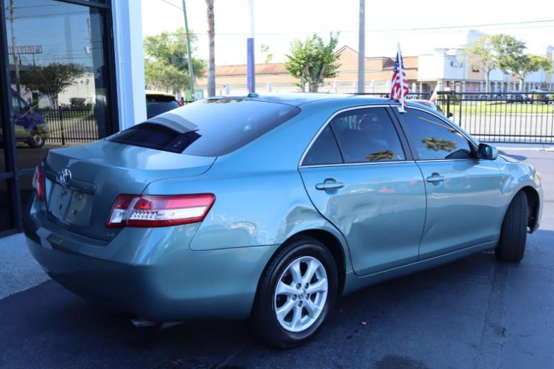 Toyota Camry Base 6-Spd AT 2011