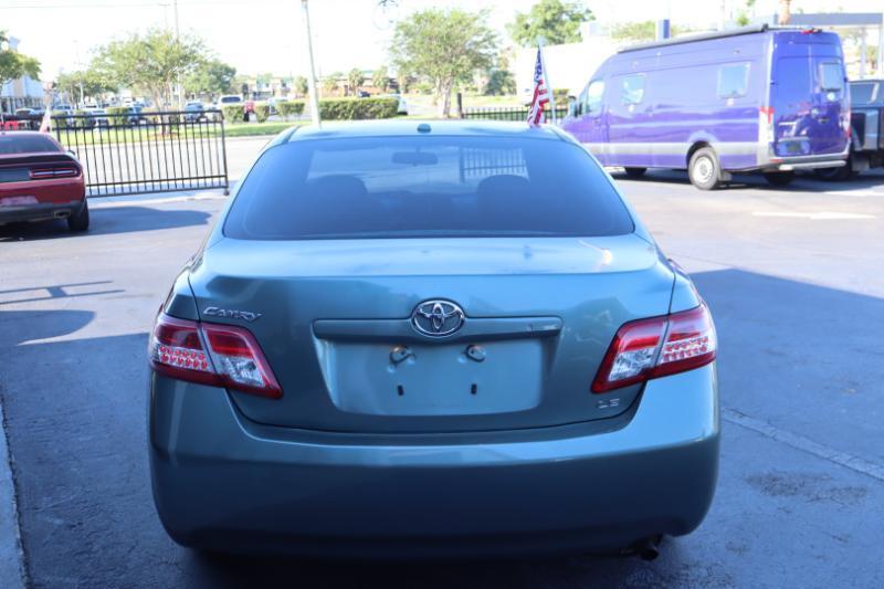 Toyota Camry Base 6-Spd AT 2011