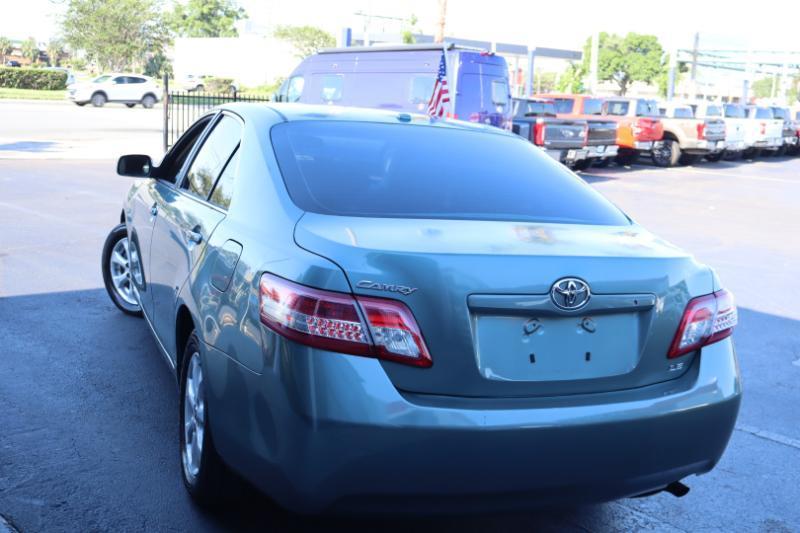 Toyota Camry Base 6-Spd AT 2011