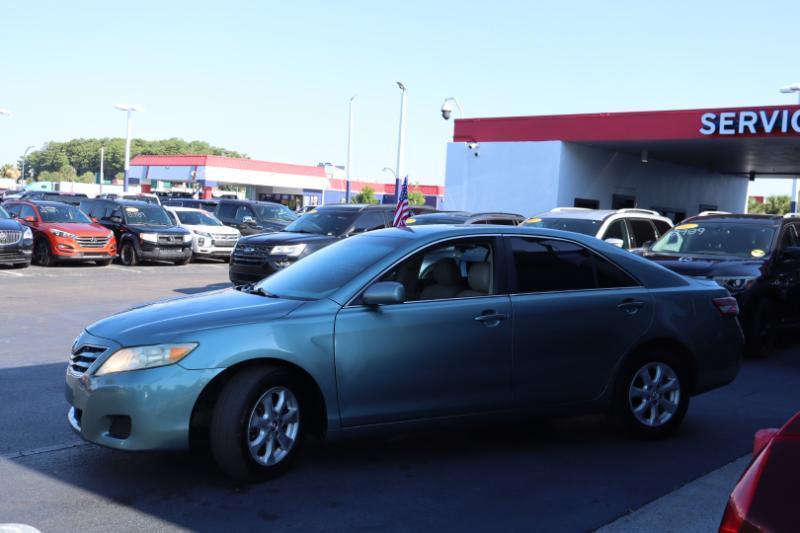 Toyota Camry Base 6-Spd AT 2011