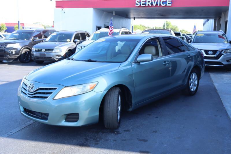 Toyota Camry Base 6-Spd AT 2011
