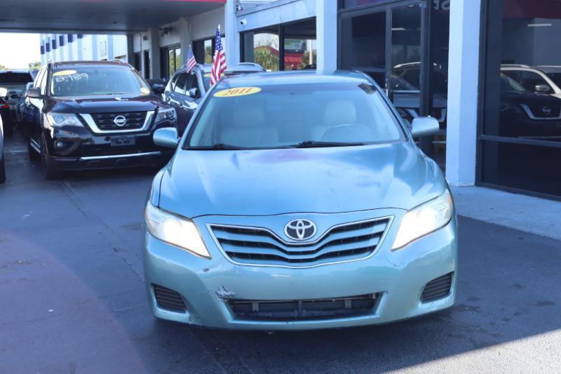 Toyota Camry Base 6-Spd AT 2011