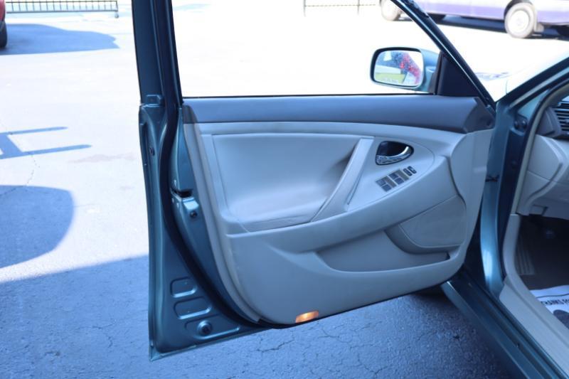 Toyota Camry Base 6-Spd AT 2011