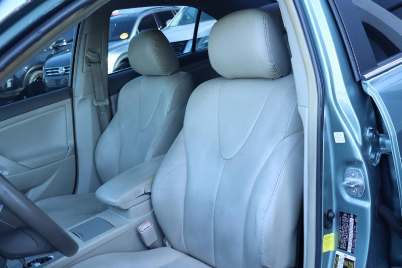 Toyota Camry Base 6-Spd AT 2011