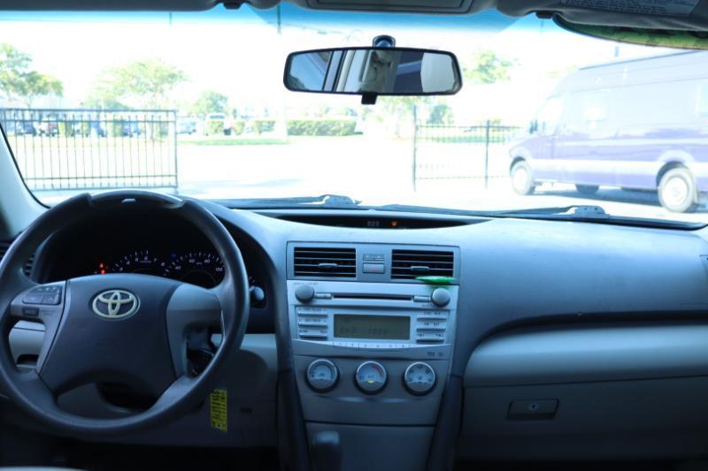 Toyota Camry Base 6-Spd AT 2011