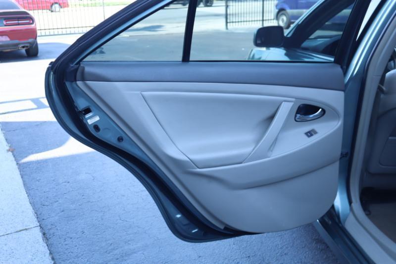 Toyota Camry Base 6-Spd AT 2011