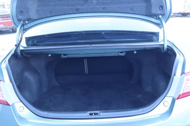 Toyota Camry Base 6-Spd AT 2011