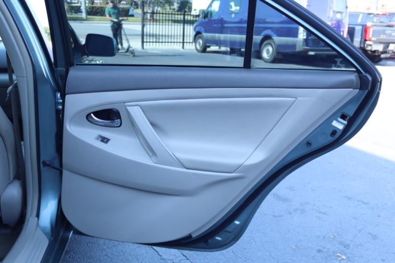 Toyota Camry Base 6-Spd AT 2011
