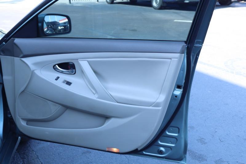 Toyota Camry Base 6-Spd AT 2011