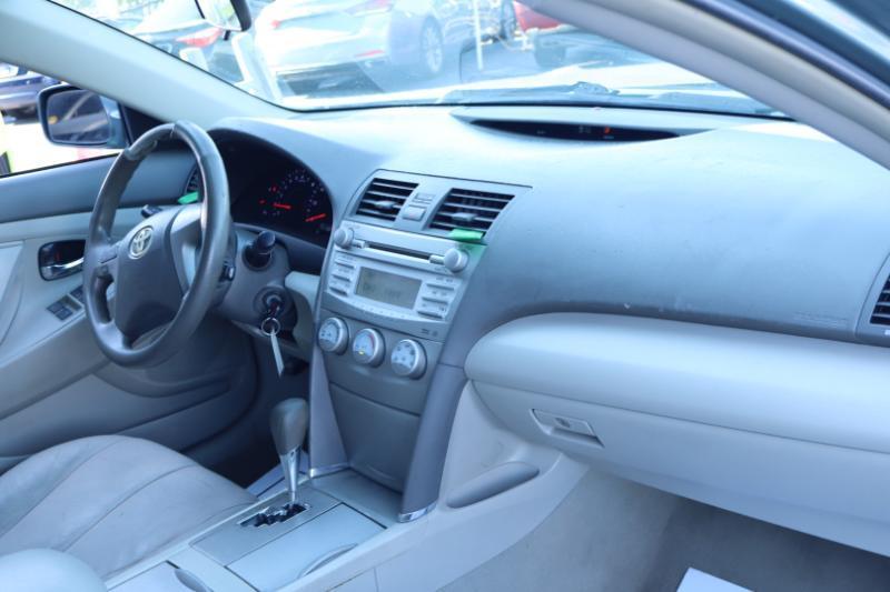 Toyota Camry Base 6-Spd AT 2011