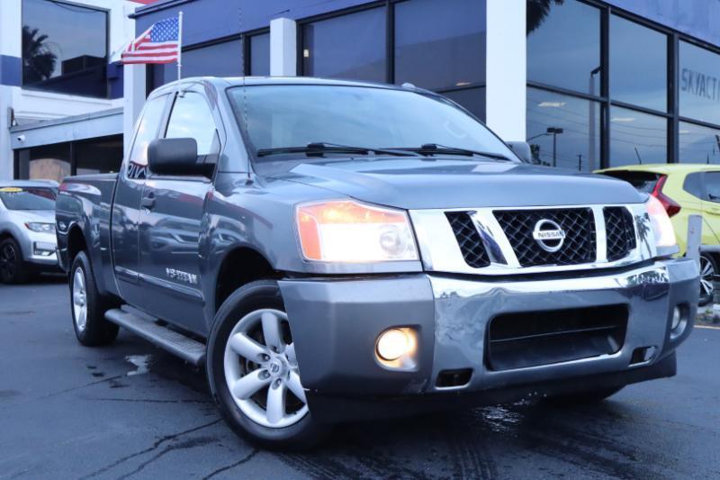 Nissan Titan S King Cab 2WD 2013
