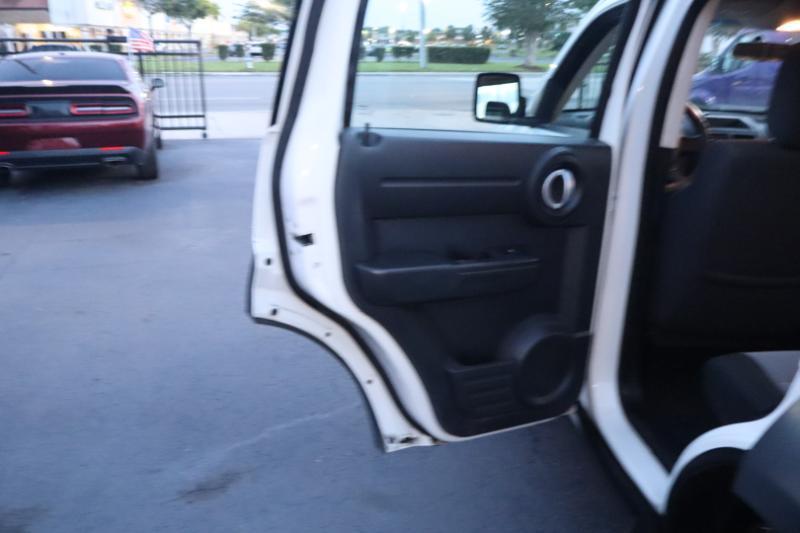 Dodge Nitro SXT 2WD 2008
