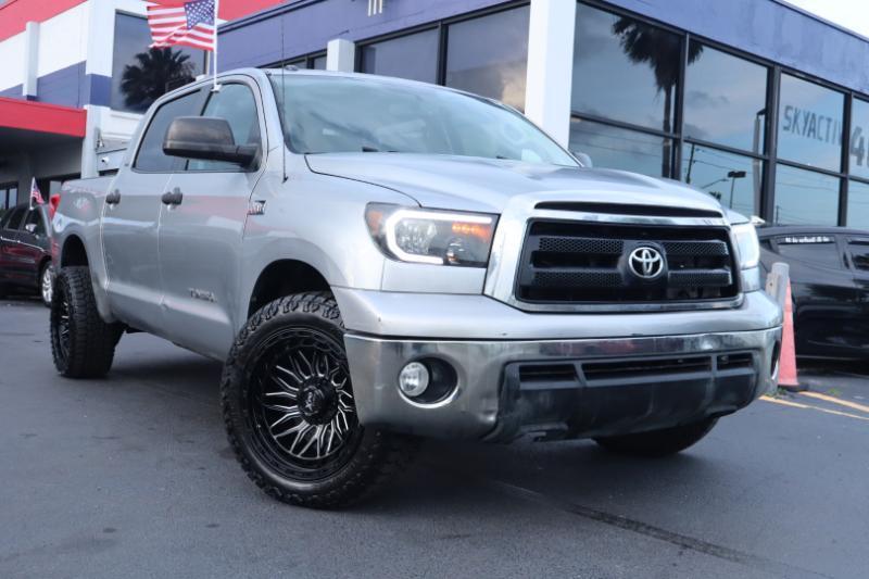 Toyota Tundra Tundra-Grade CrewMax 5.7L 2WD 2012