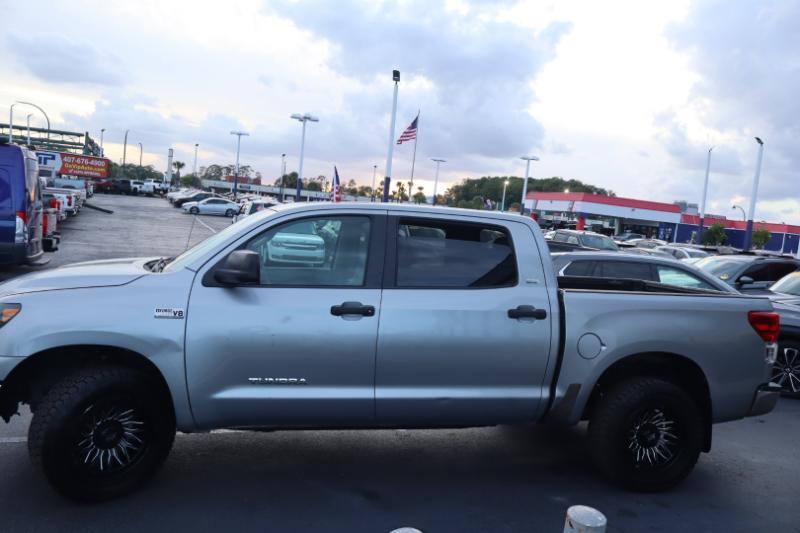 Toyota Tundra Tundra-Grade CrewMax 5.7L 2WD 2012