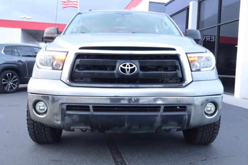 Toyota Tundra Tundra-Grade CrewMax 5.7L 2WD 2012