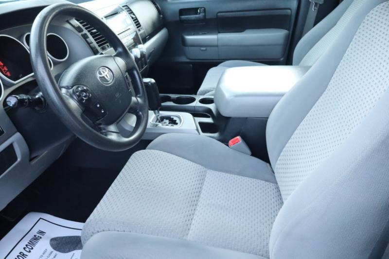 Toyota Tundra Tundra-Grade CrewMax 5.7L 2WD 2012