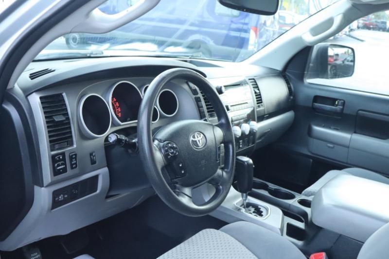 Toyota Tundra Tundra-Grade CrewMax 5.7L 2WD 2012