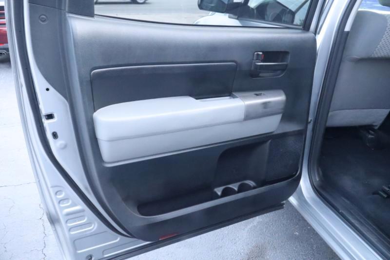 Toyota Tundra Tundra-Grade CrewMax 5.7L 2WD 2012