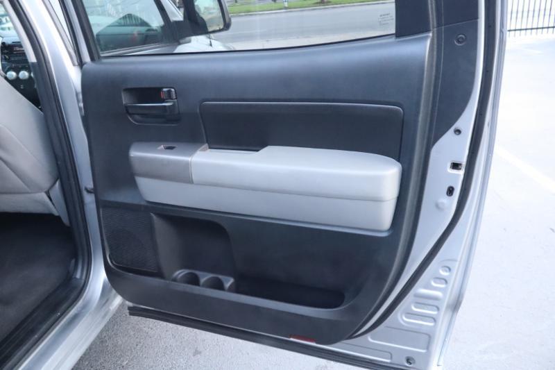 Toyota Tundra Tundra-Grade CrewMax 5.7L 2WD 2012