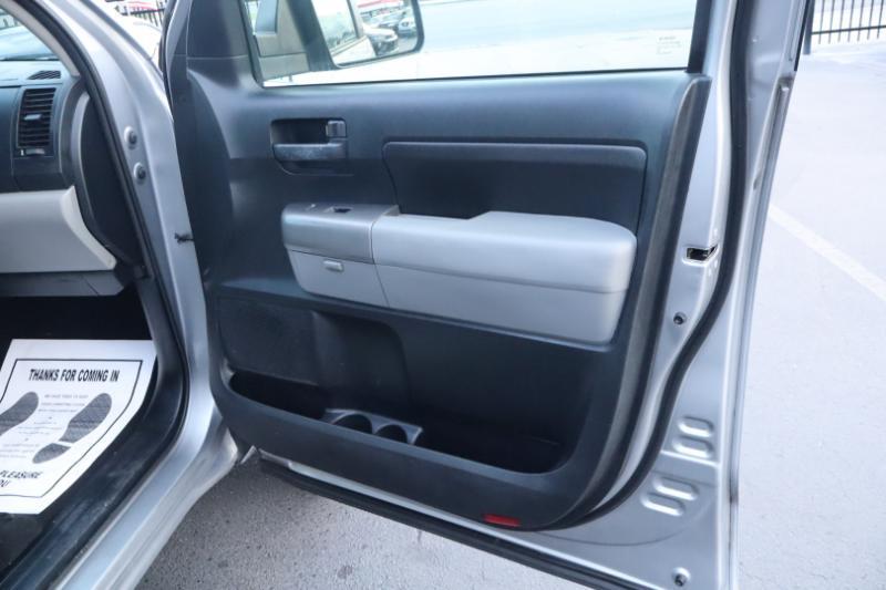 Toyota Tundra Tundra-Grade CrewMax 5.7L 2WD 2012
