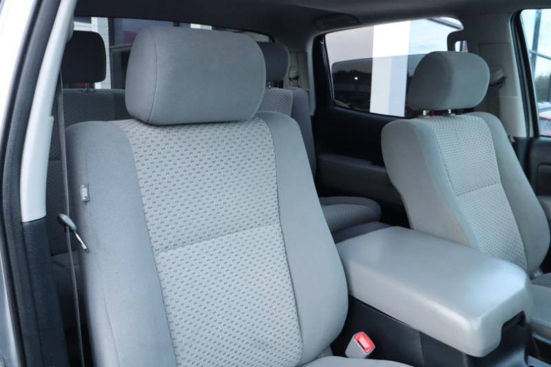 Toyota Tundra Tundra-Grade CrewMax 5.7L 2WD 2012