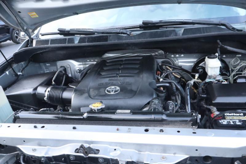 Toyota Tundra Tundra-Grade CrewMax 5.7L 2WD 2012
