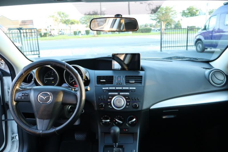 Mazda MAZDA3 i SV AT 4-Door 2013