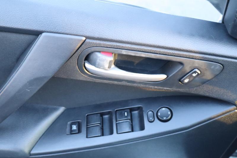 Mazda MAZDA3 i SV AT 4-Door 2013