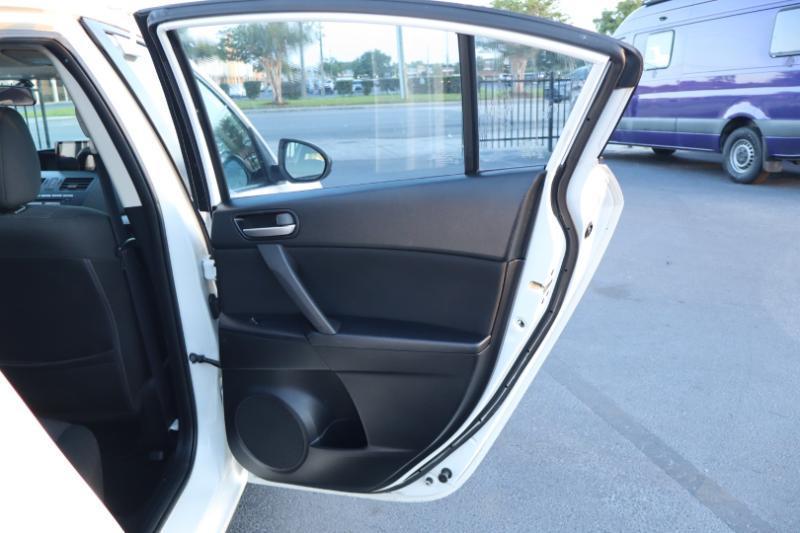 Mazda MAZDA3 i SV AT 4-Door 2013