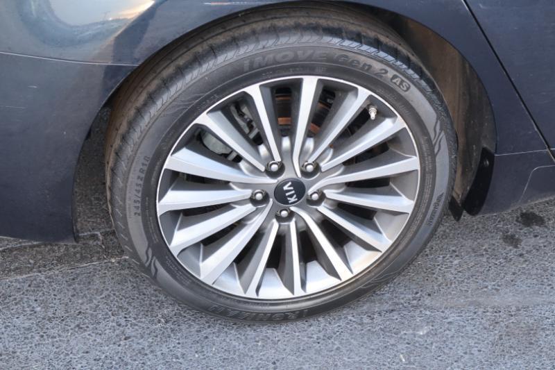 Kia Cadenza Premium 2017