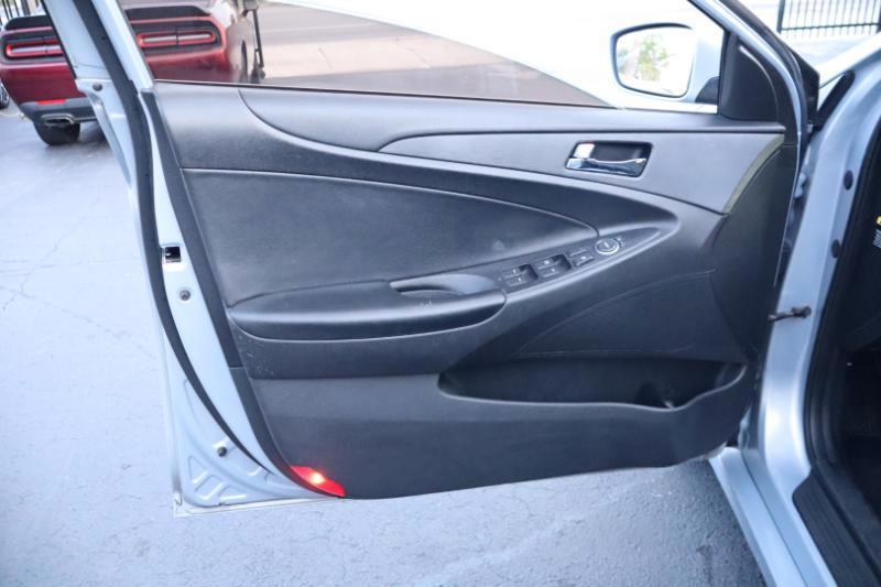 Hyundai Sonata Limited Auto 2012