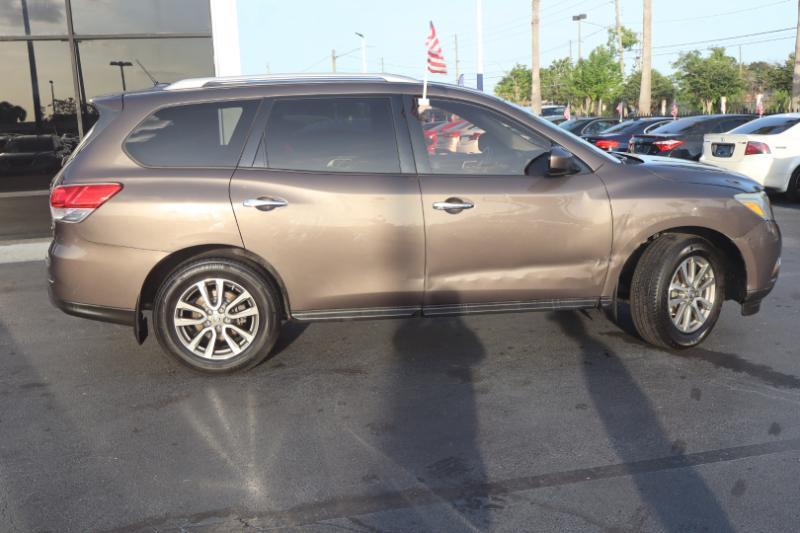 Nissan Pathfinder SV 4WD 2015