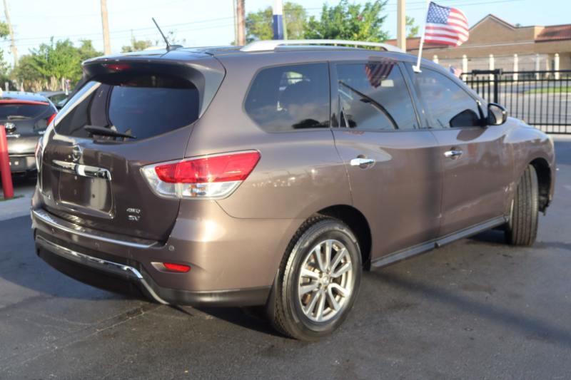 Nissan Pathfinder SV 4WD 2015