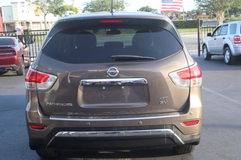 Nissan Pathfinder SV 4WD 2015