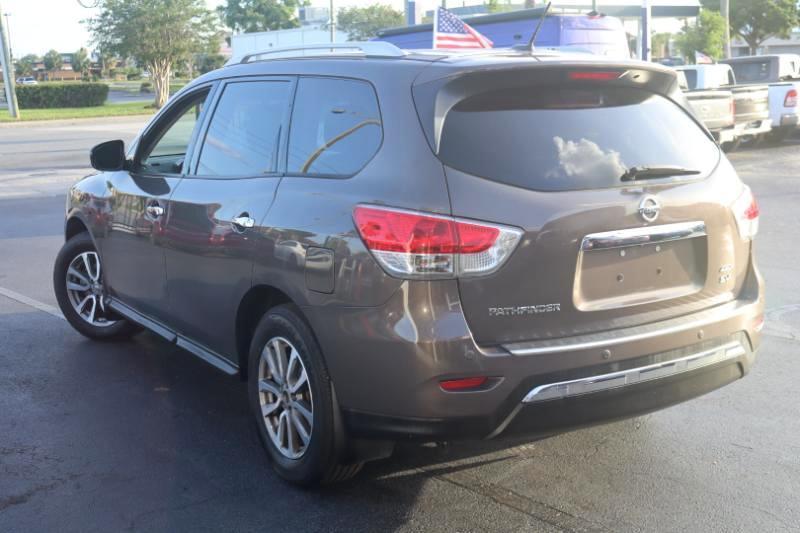 Nissan Pathfinder SV 4WD 2015