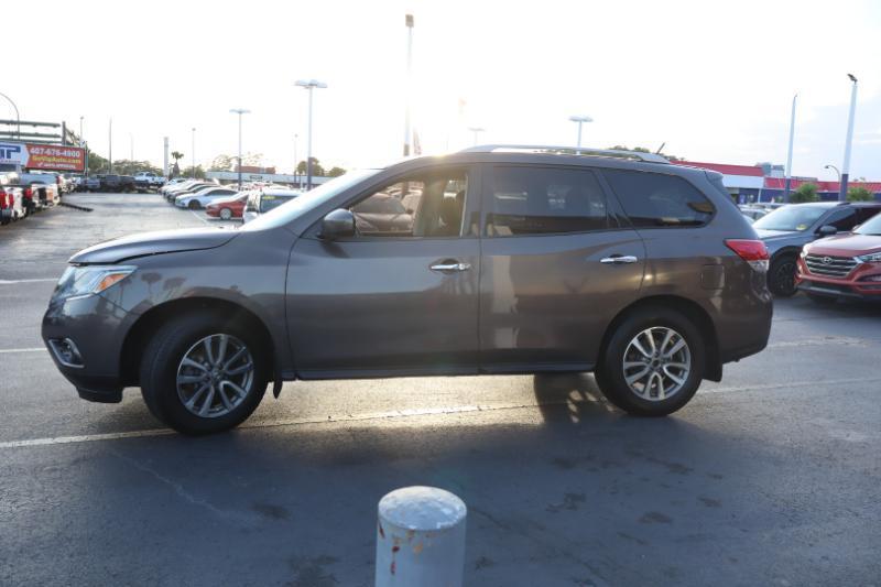 Nissan Pathfinder SV 4WD 2015