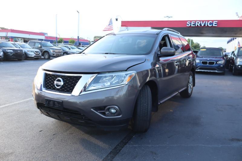 Nissan Pathfinder SV 4WD 2015