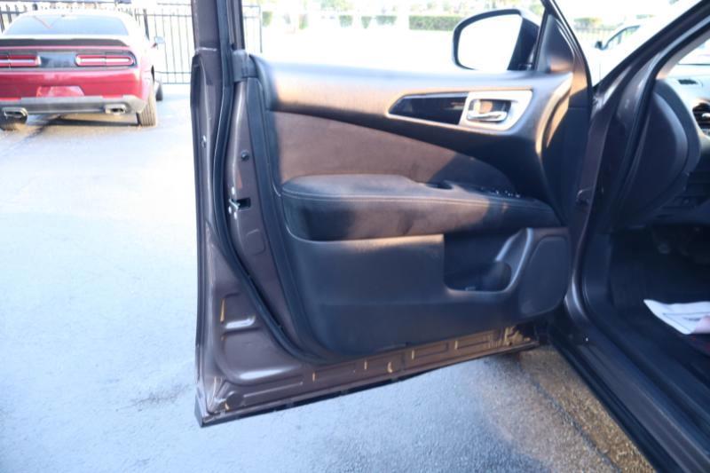 Nissan Pathfinder SV 4WD 2015