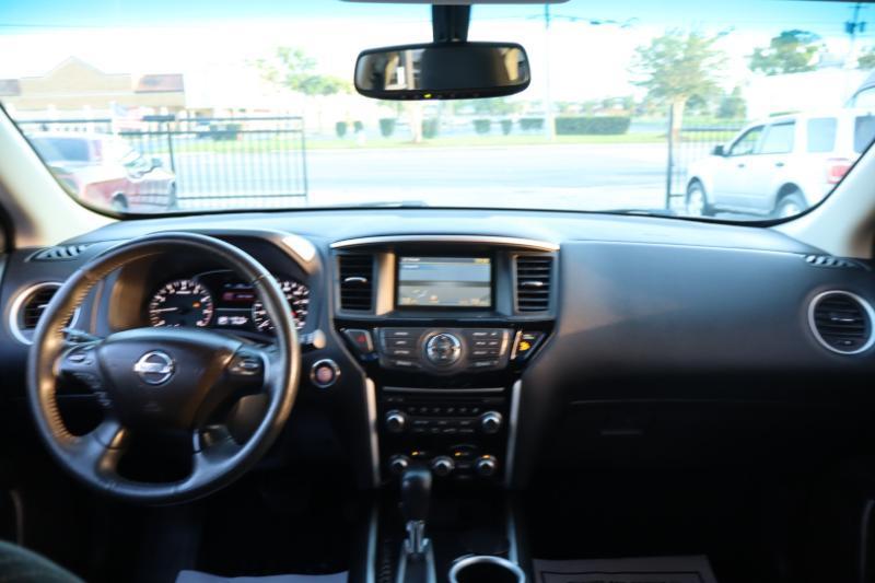 Nissan Pathfinder SV 4WD 2015