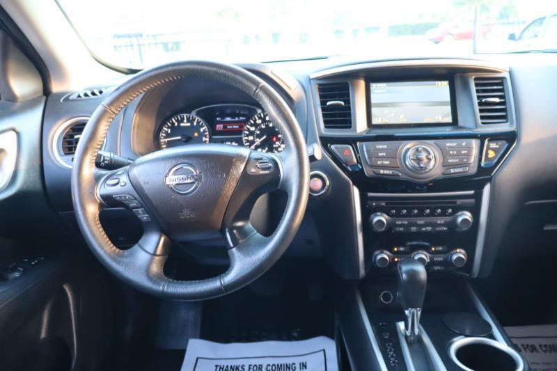 Nissan Pathfinder SV 4WD 2015