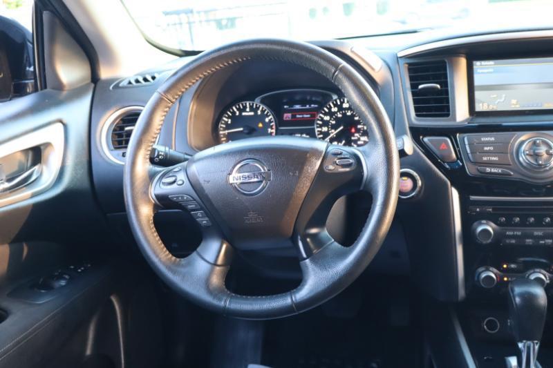 Nissan Pathfinder SV 4WD 2015