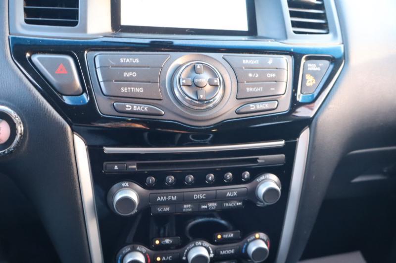 Nissan Pathfinder SV 4WD 2015
