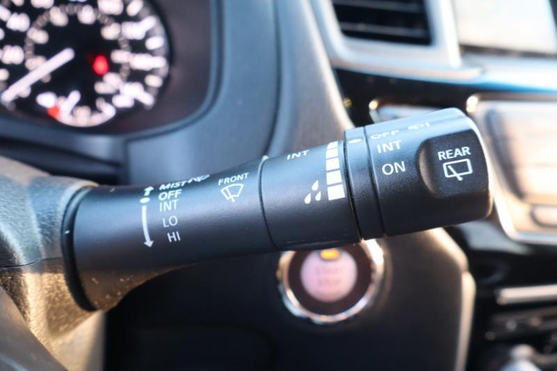 Nissan Pathfinder SV 4WD 2015