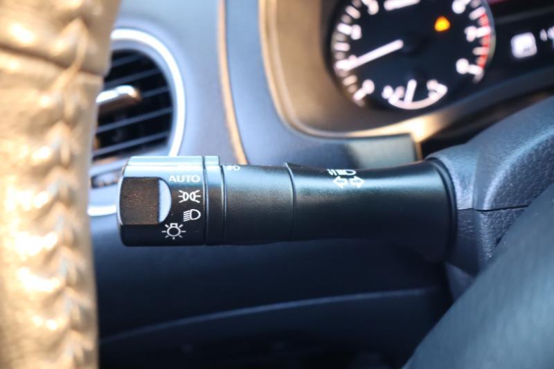 Nissan Pathfinder SV 4WD 2015