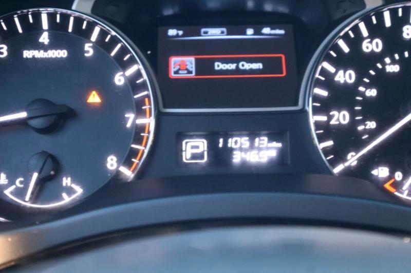 Nissan Pathfinder SV 4WD 2015