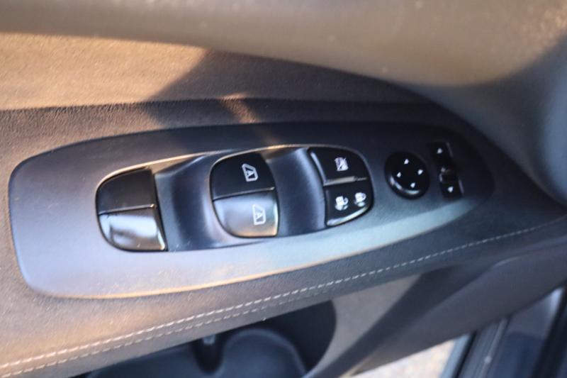 Nissan Pathfinder SV 4WD 2015